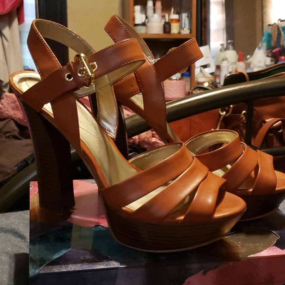 Gorgeous Guess heeled sandal